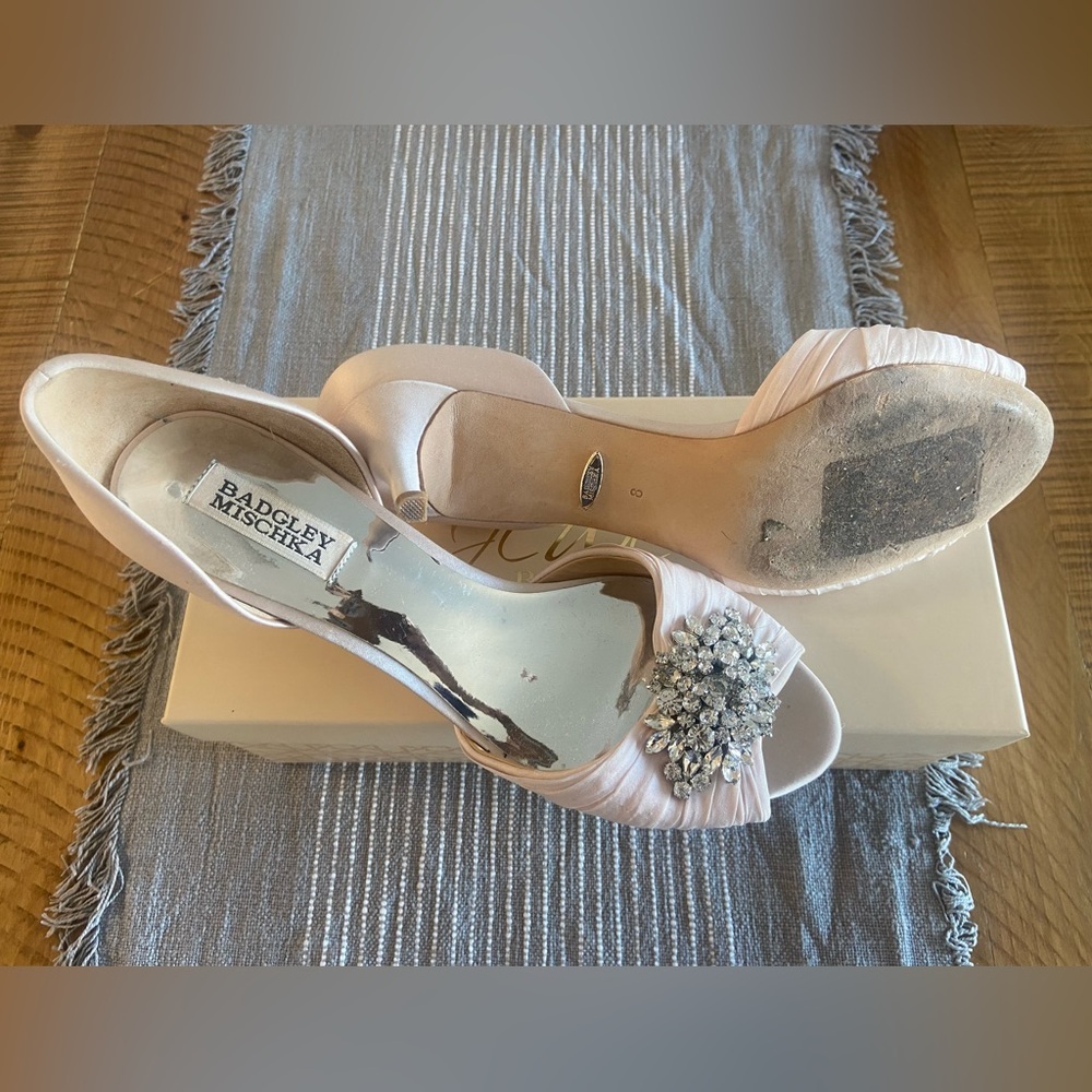 Badgley Mischka Shoes | Badgley Mischka pink Satin Low Heels |